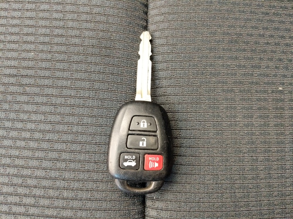 2016 Toyota Camry - Keys