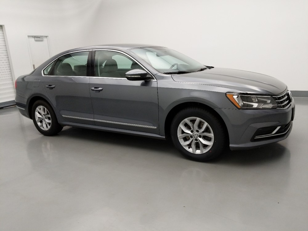 2016 Volkswagen Passat - Passenger Front Side