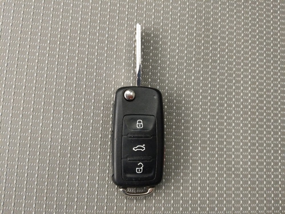 2016 Volkswagen Passat - Keys