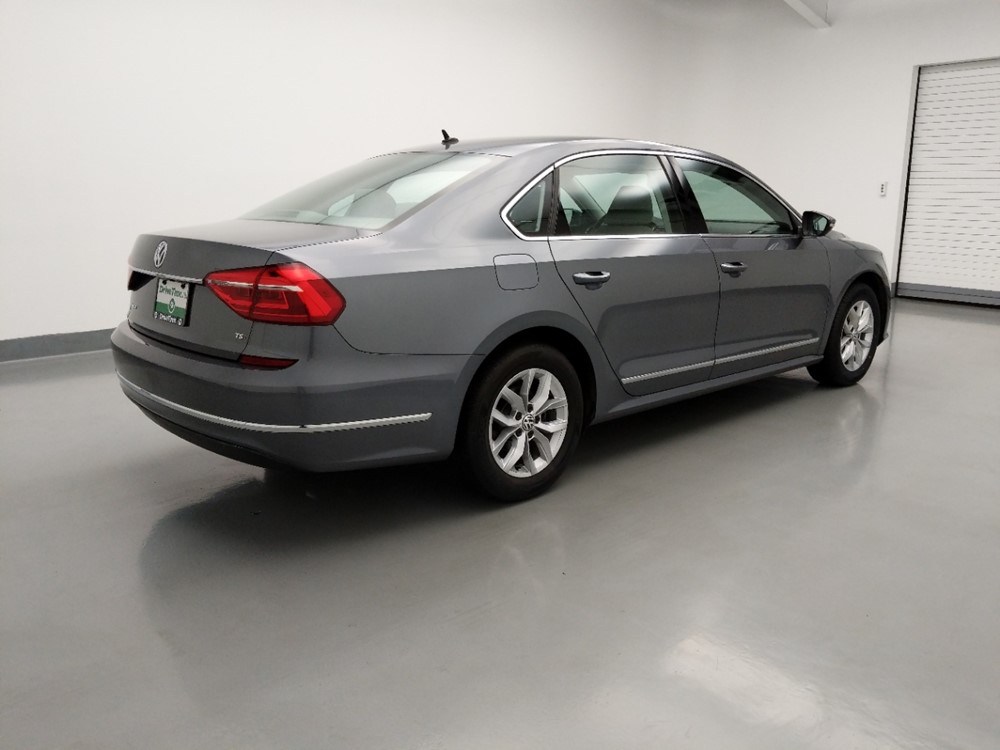 2016 Volkswagen Passat - Passenger Rear Side