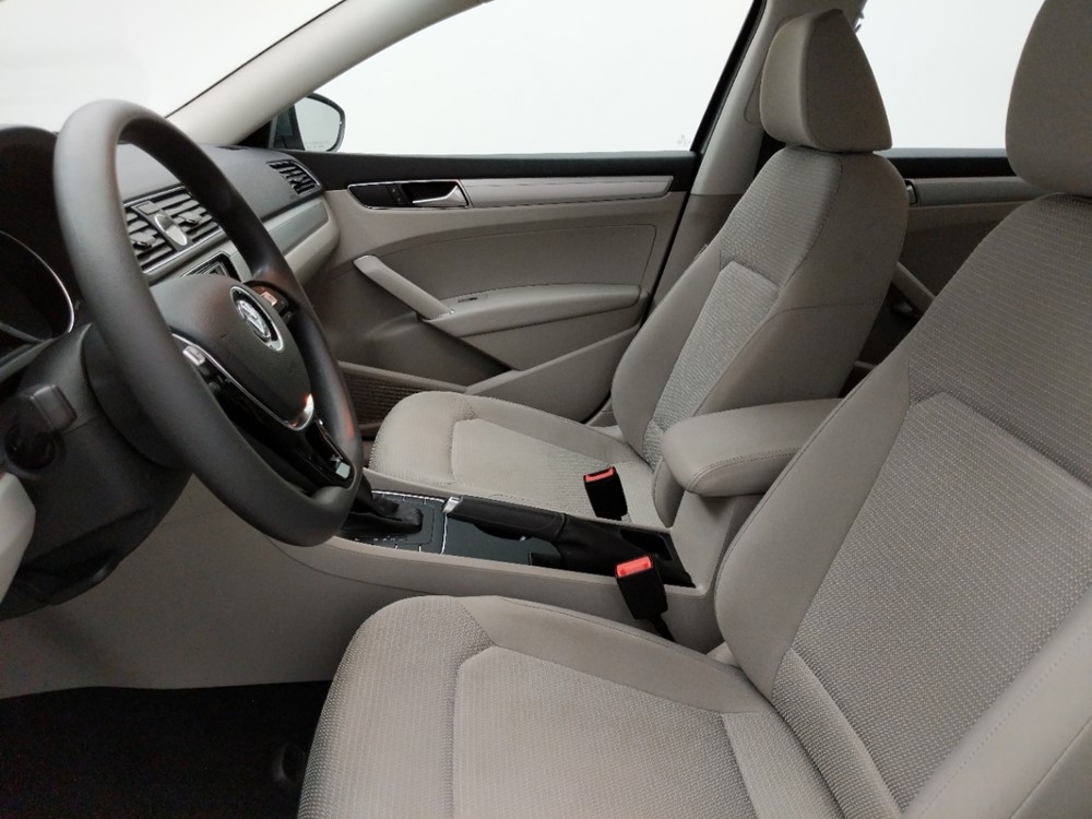 2016 Volkswagen Passat - Driver Front Seat