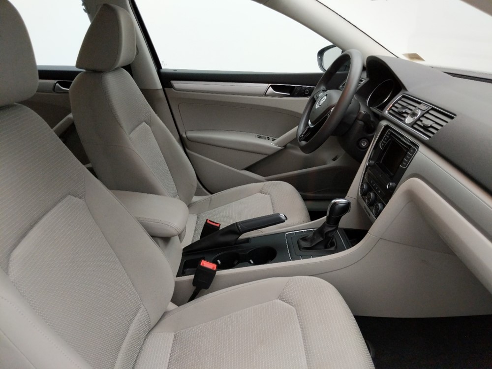 2016 Volkswagen Passat - Passenger Front Seat