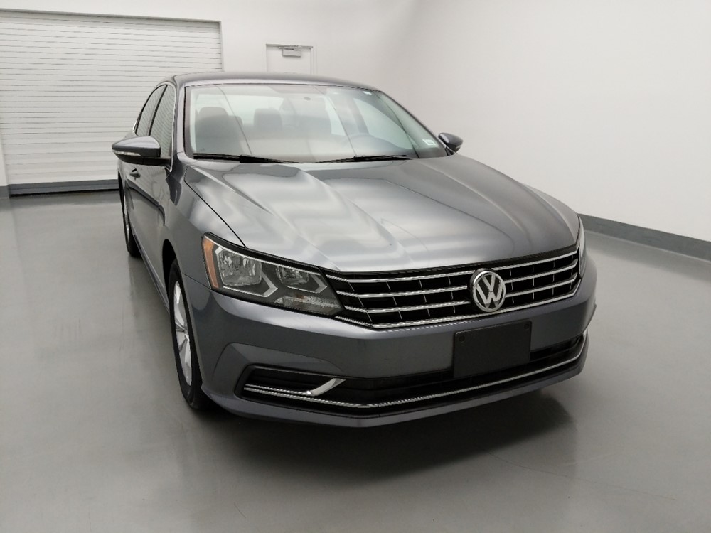 2016 Volkswagen Passat - Passenger Front Hood