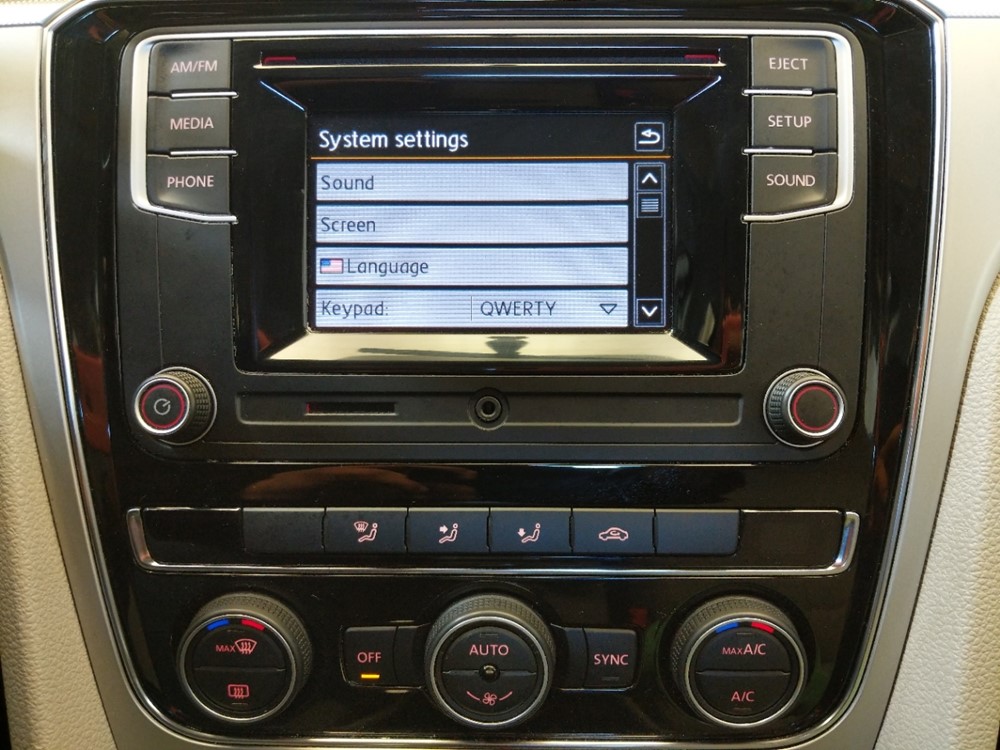 2016 Volkswagen Passat - Stereo Package