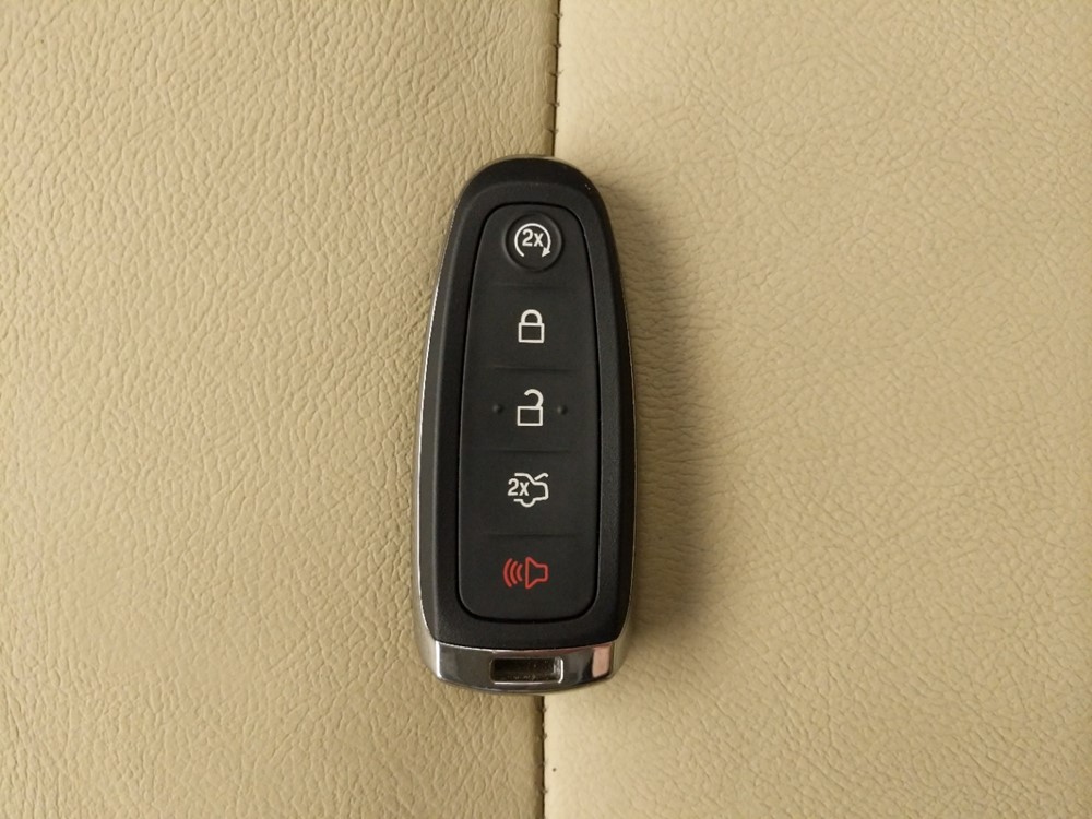 2015 Ford Taurus - Keys