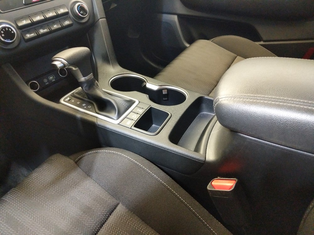 2017 Kia Sportage - Center Console/Cup Holders