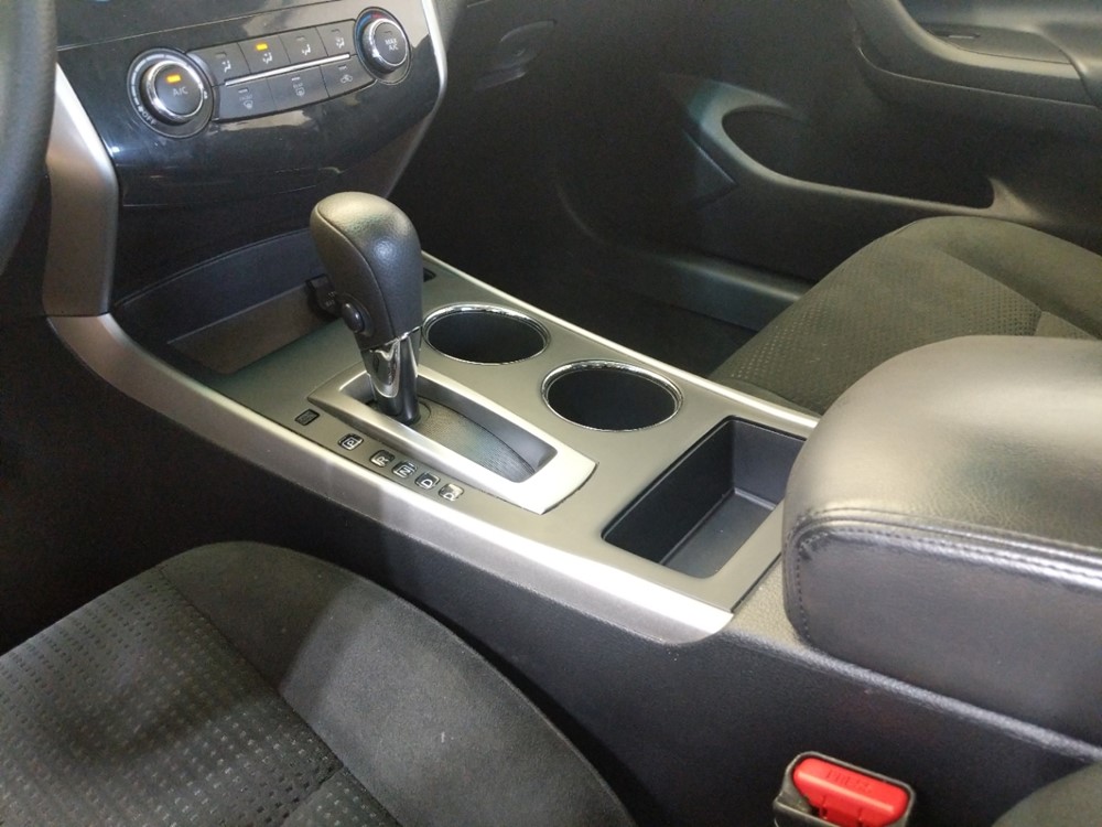 2015 Nissan Altima - Center Console/Cup Holders