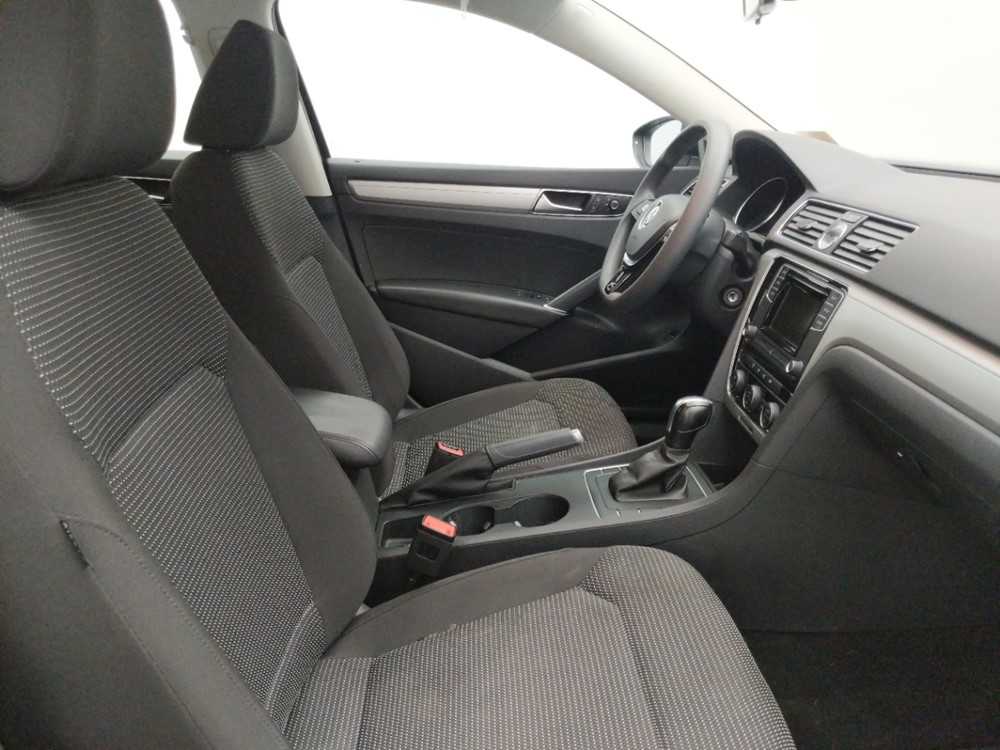2016 Volkswagen Passat - Passenger Front Seat