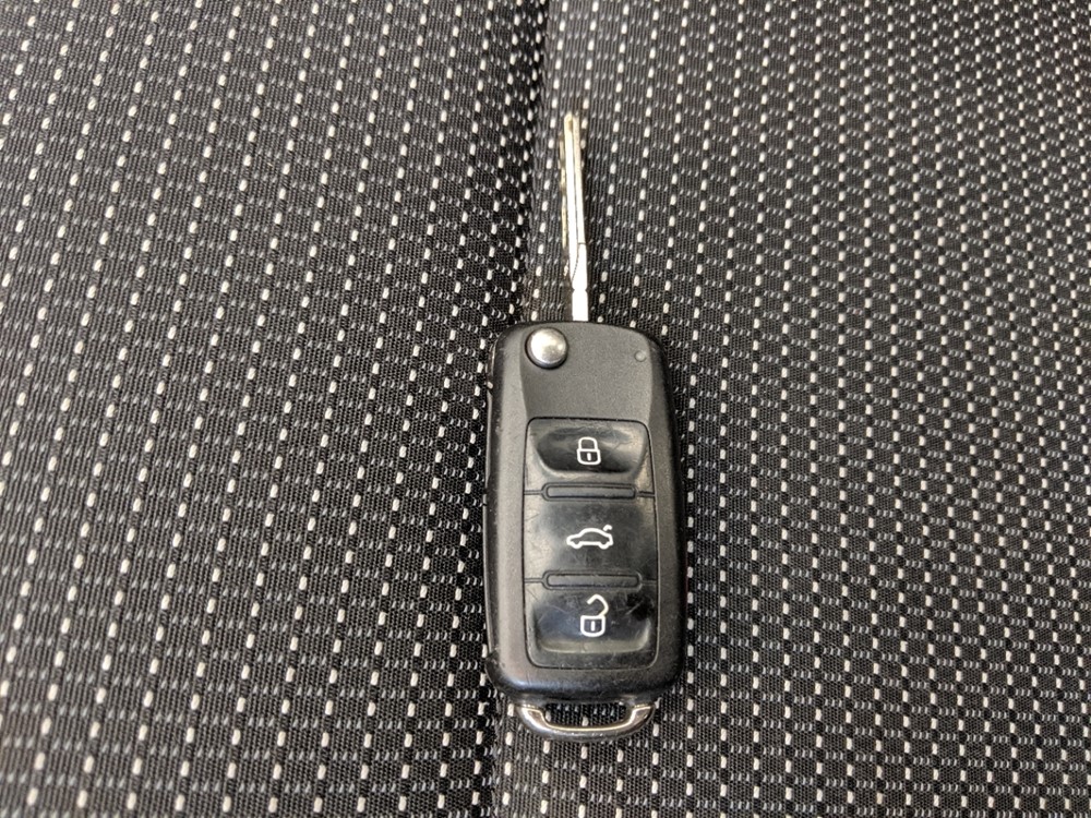 2016 Volkswagen Passat - Keys