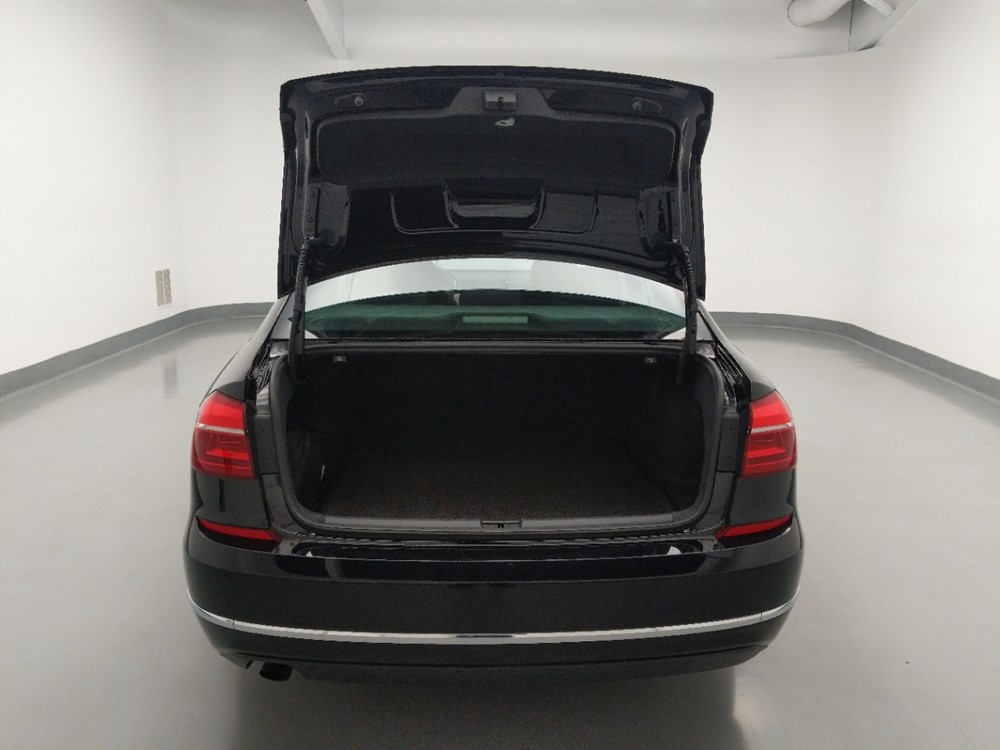 2016 Volkswagen Passat - Trunk