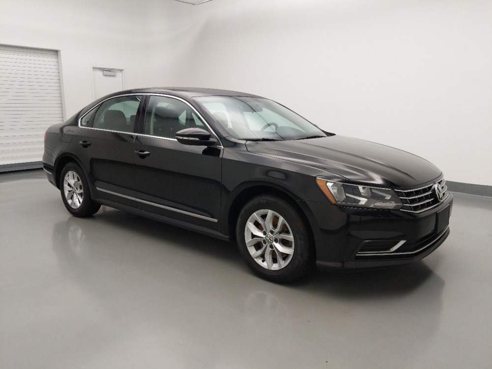 2016 Volkswagen Passat - Passenger Front Side