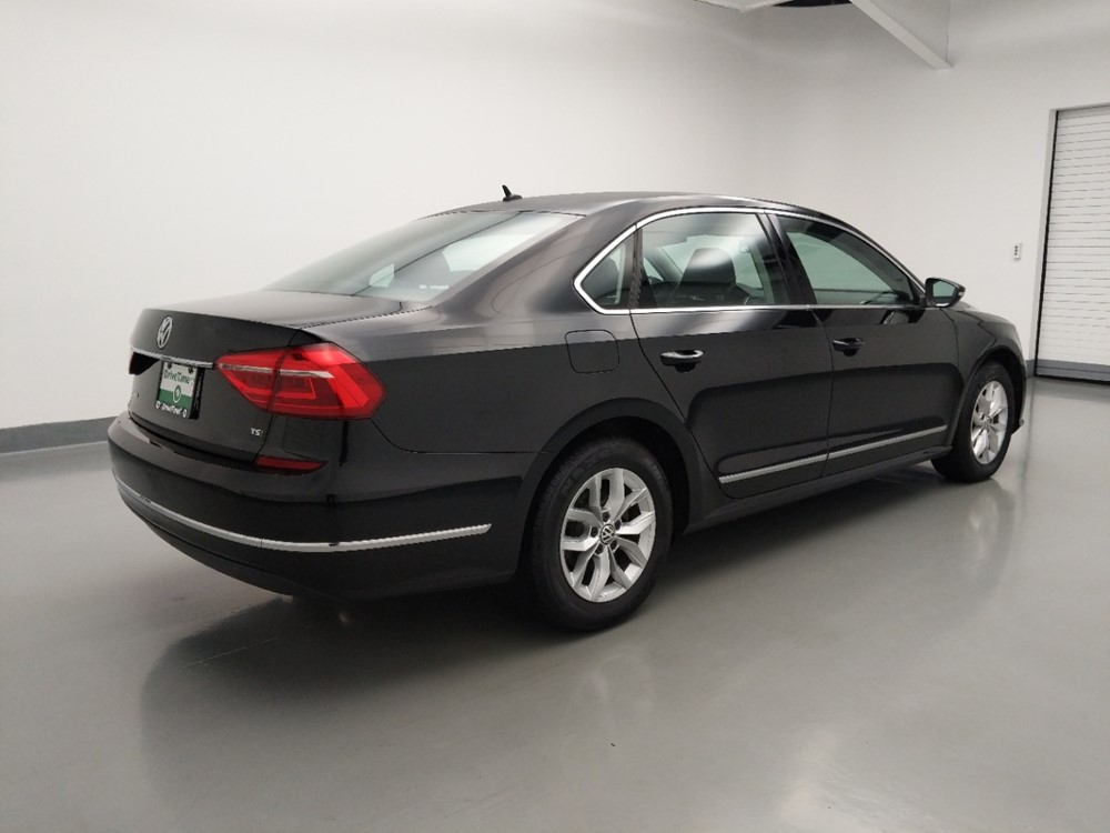 2016 Volkswagen Passat - Passenger Rear Side