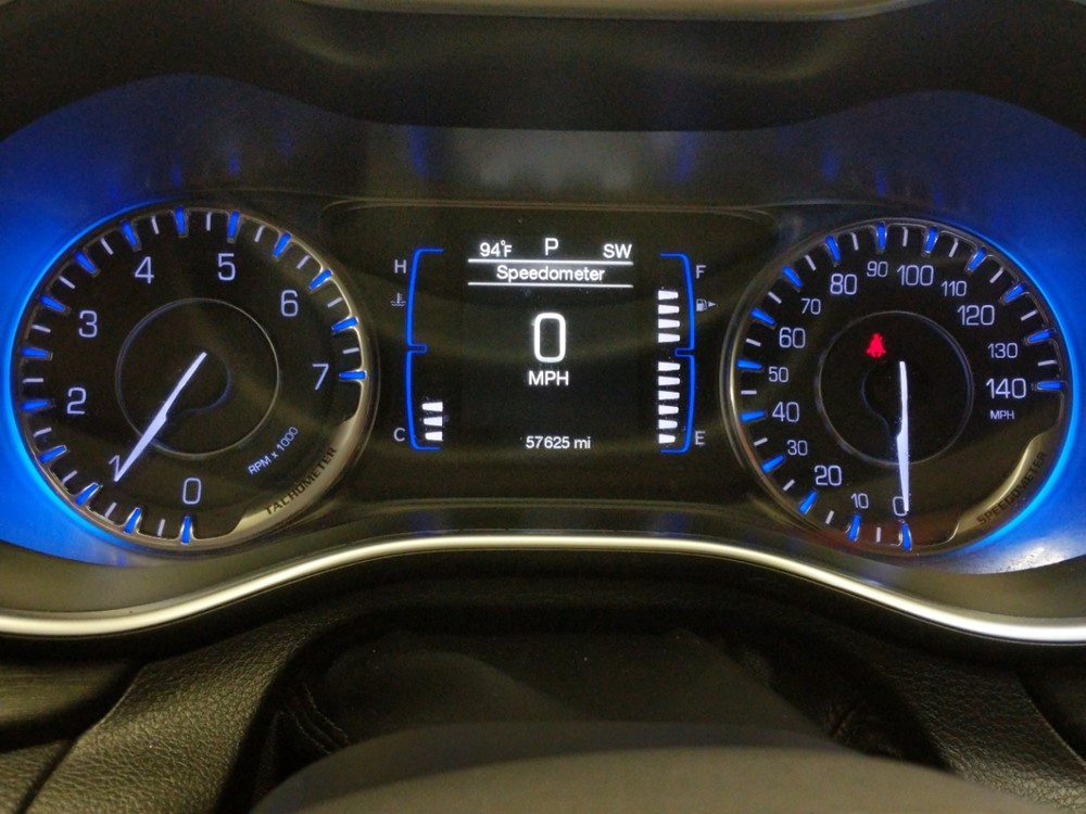 2015 Chrysler 200 - Odometer Close Up