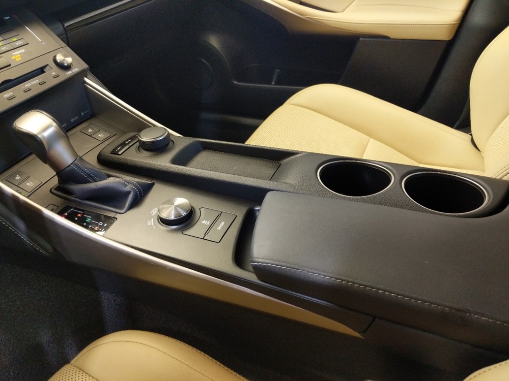 2016 Lexus IS 300 - Center Console/Cup Holders