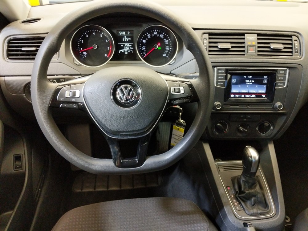 2016 Volkswagen Jetta - Driver Dash
