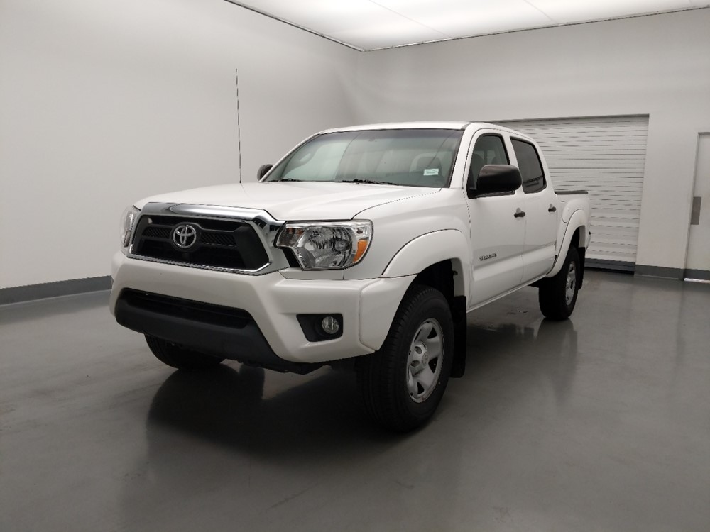 Used 2015 Toyota Tacoma Driver Front Bumper