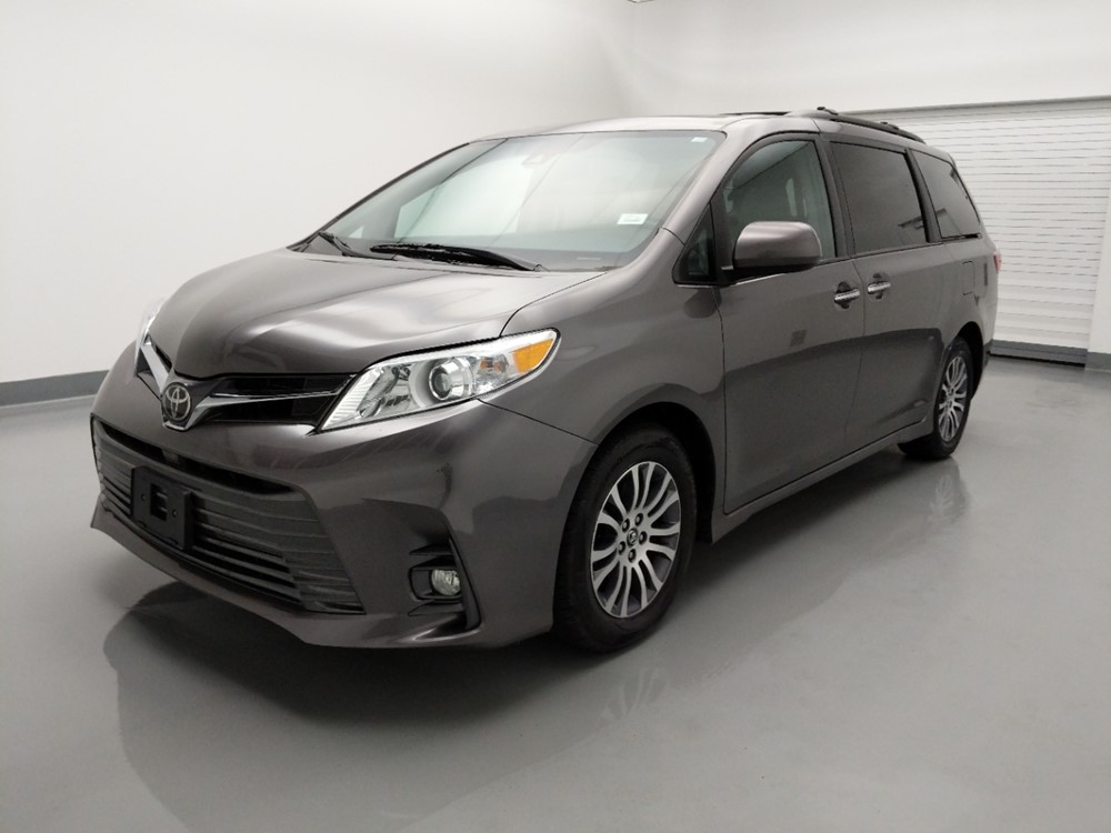 Used 2018 Toyota Sienna Driver Front Bumper