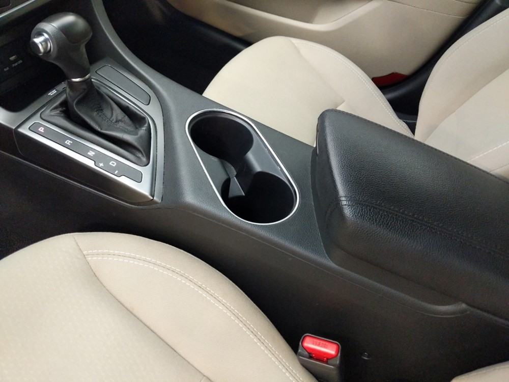 2015 Kia Optima - Center Console/Cup Holders