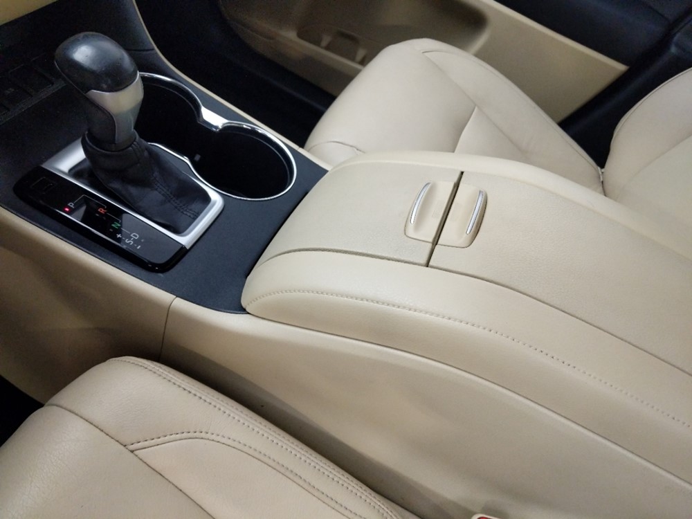 2015 Toyota Highlander - Center Console/Cup Holders