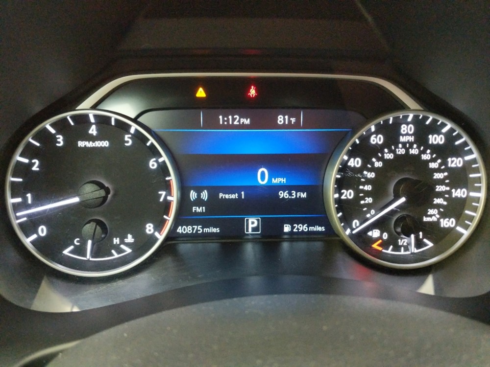 2017 Nissan Murano - Odometer Close Up
