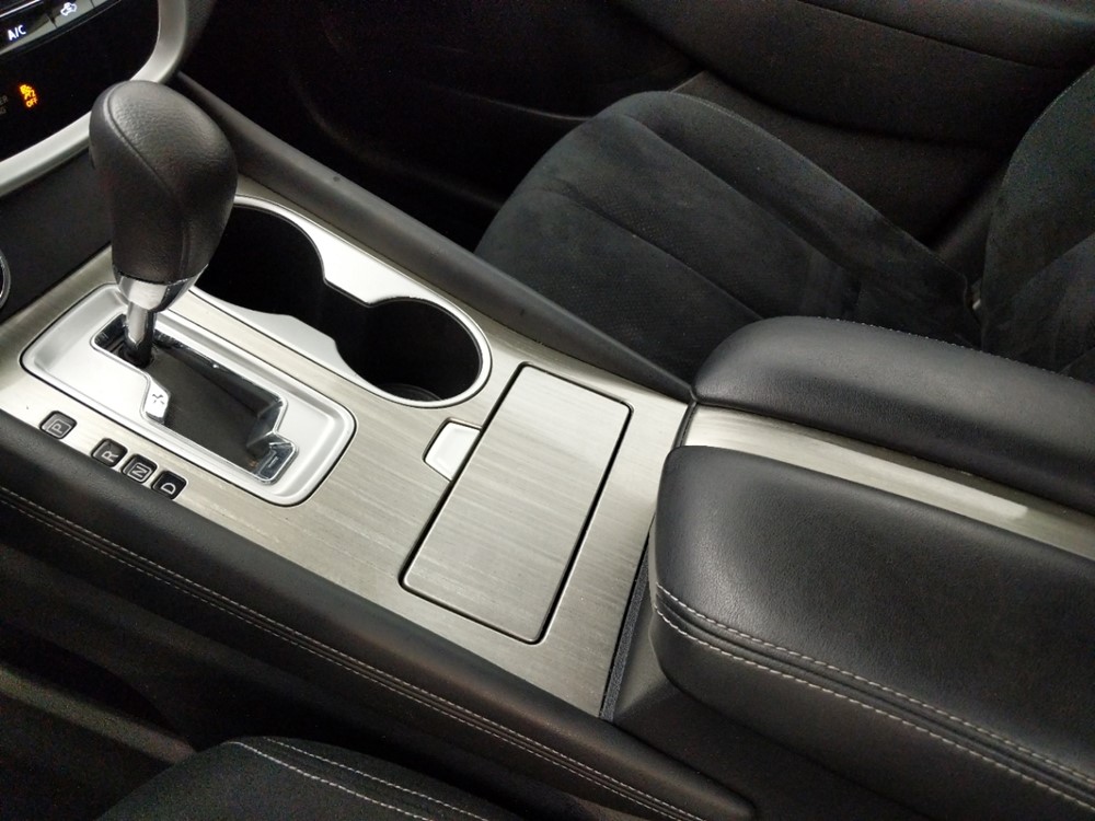 2017 Nissan Murano - Center Console/Cup Holders