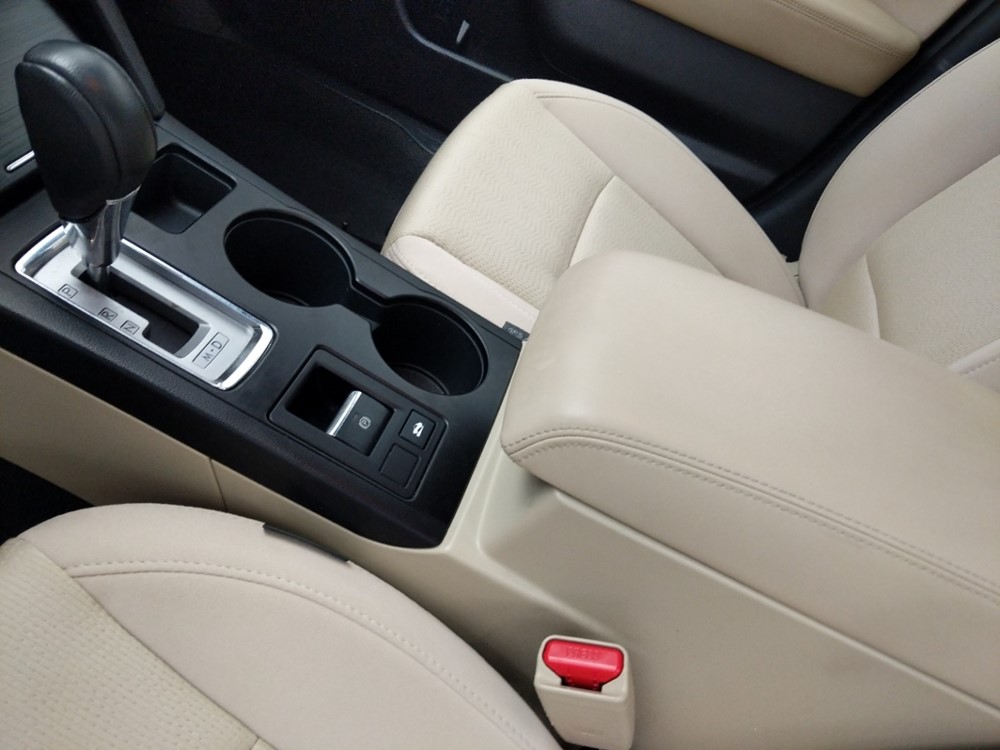 2016 Subaru Legacy - Center Console/Cup Holders
