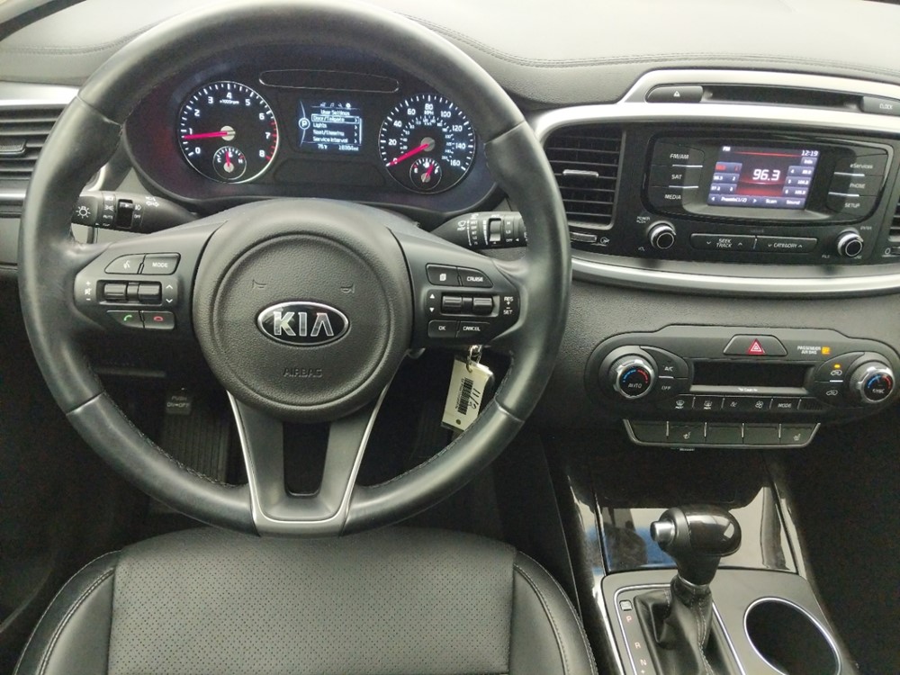 2016 Kia Sorento - Driver Dash