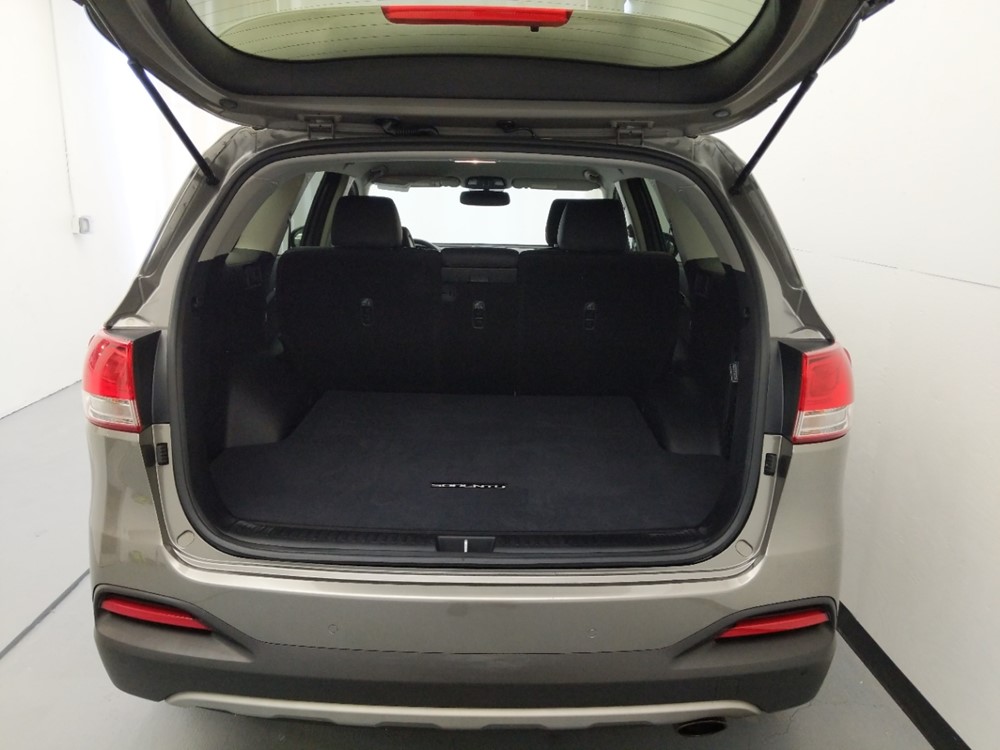 2016 Kia Sorento - Trunk