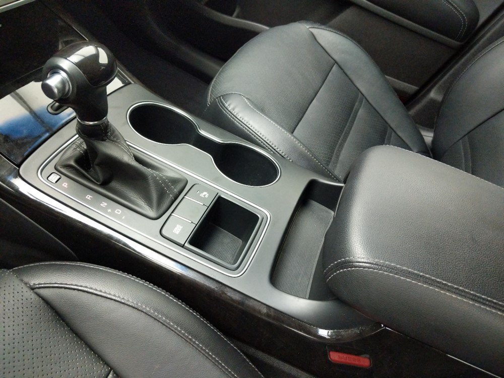 2016 Kia Sorento - Center Console/Cup Holders