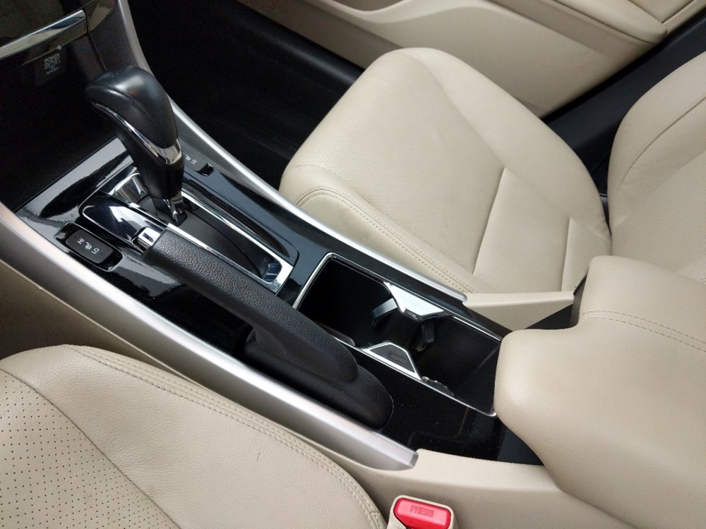 2016 Honda Accord - Center Console/Cup Holders