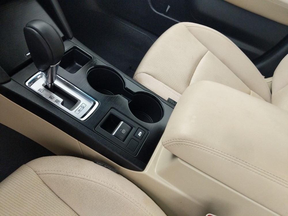 2017 Subaru Legacy - Center Console/Cup Holders