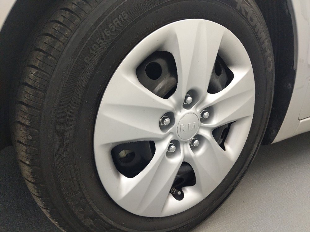 2016 Kia Forte - Wheel