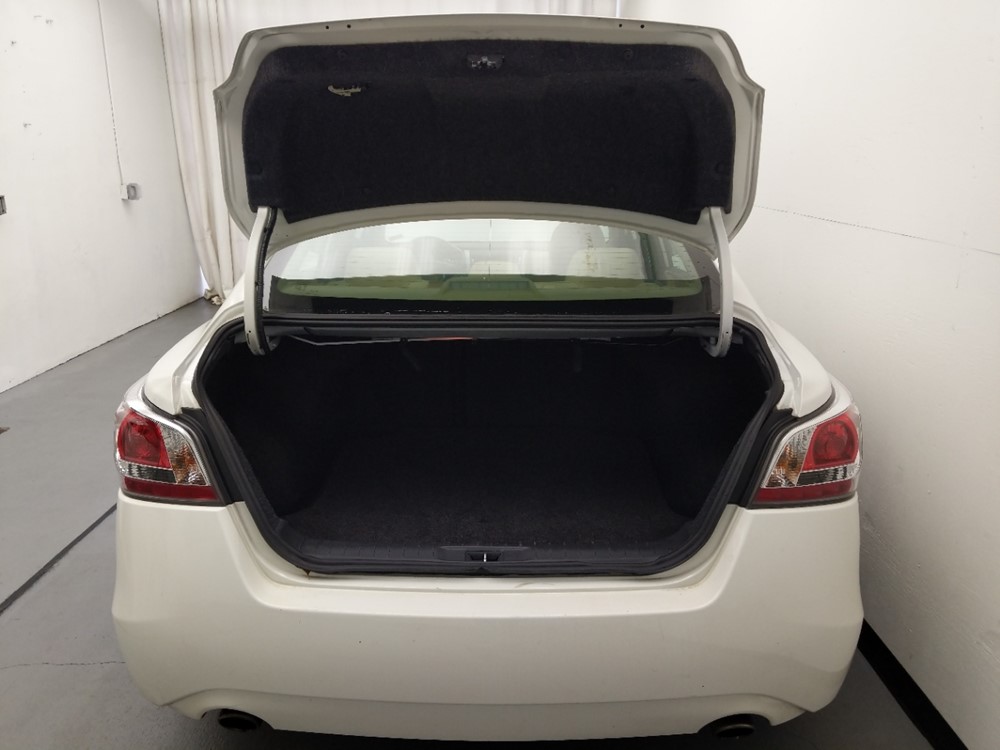 2015 Nissan Altima - Trunk