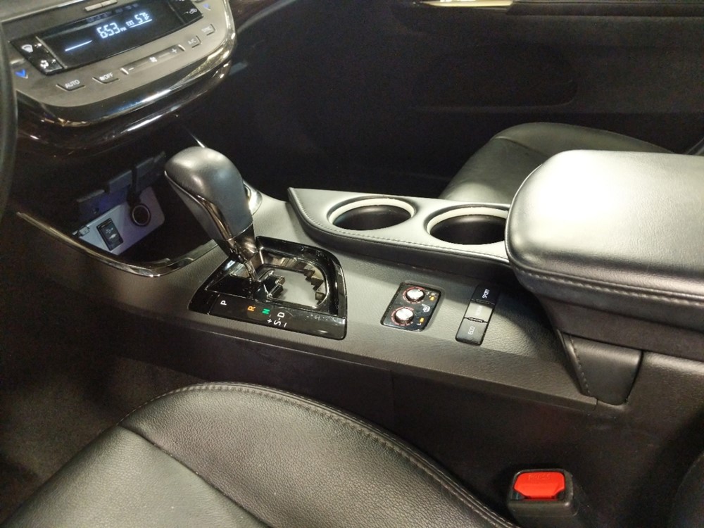 2015 Toyota Avalon - Center Console/Cup Holders