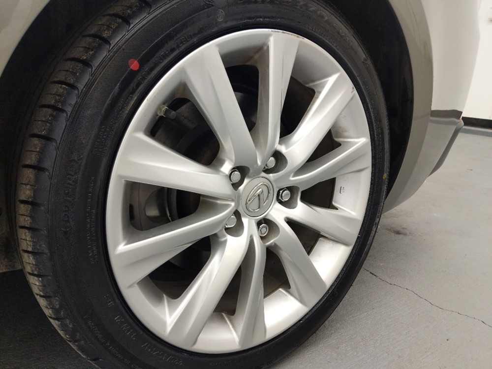 2016 Lexus IS 200t - Wheel