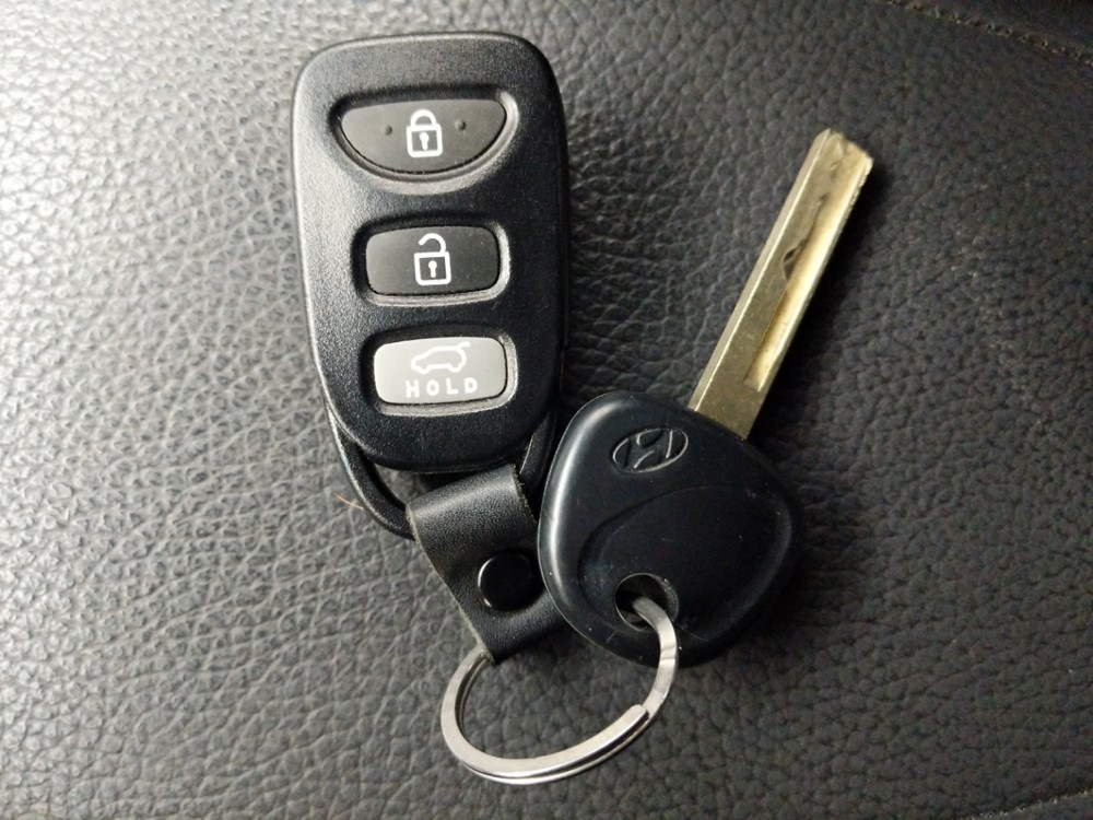 2016 Hyundai Veloster - Keys
