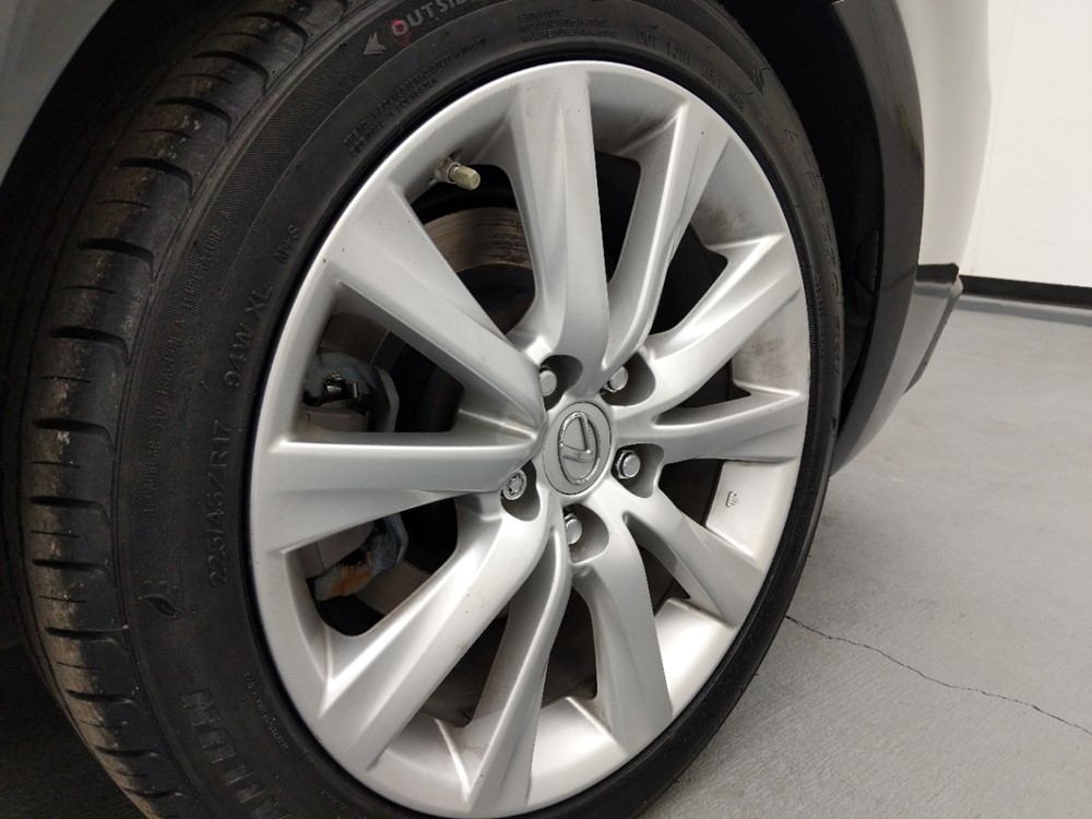 2016 Lexus IS 300 - Wheel