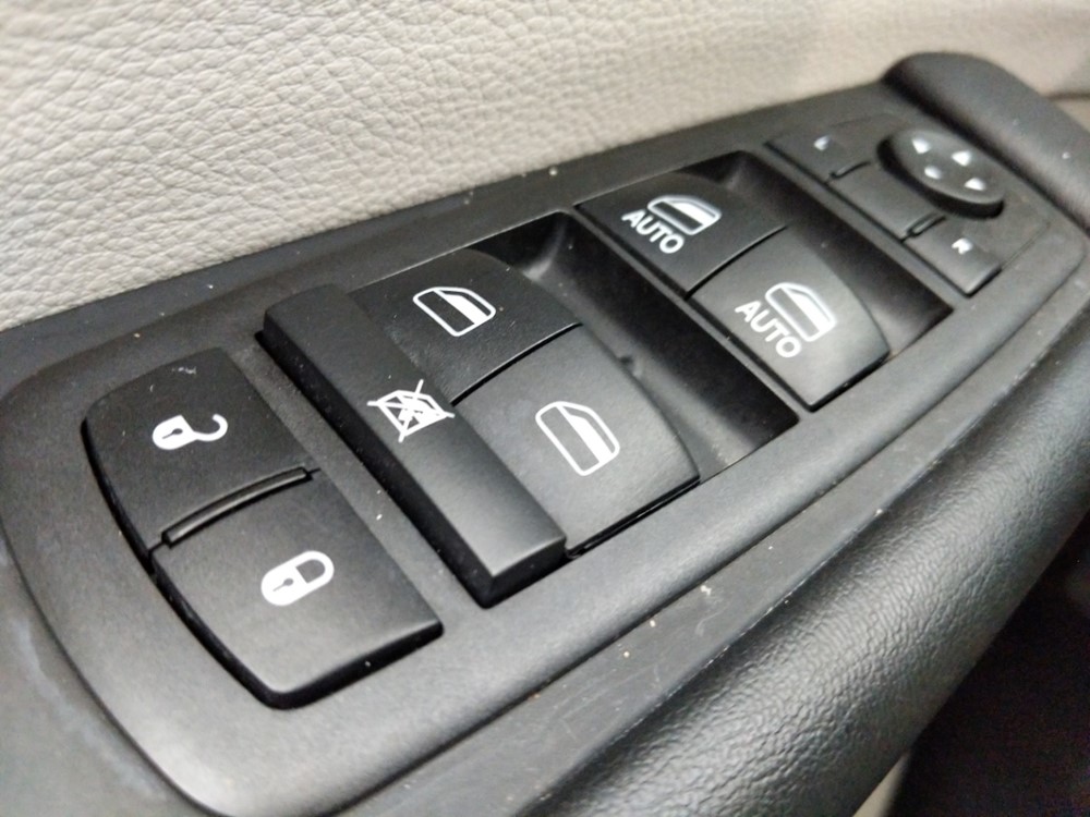 2018 Chrysler Pacifica - Driver Power Windows/Lock Control