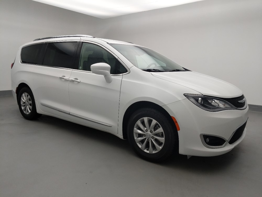 2018 Chrysler Pacifica - Passenger Front Side