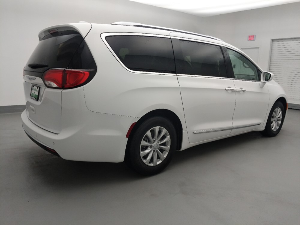 2018 Chrysler Pacifica - Passenger Rear Side