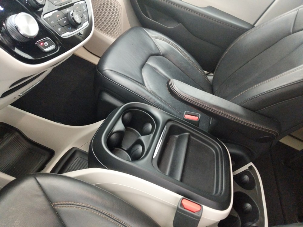 2018 Chrysler Pacifica - Center Console/Cup Holders