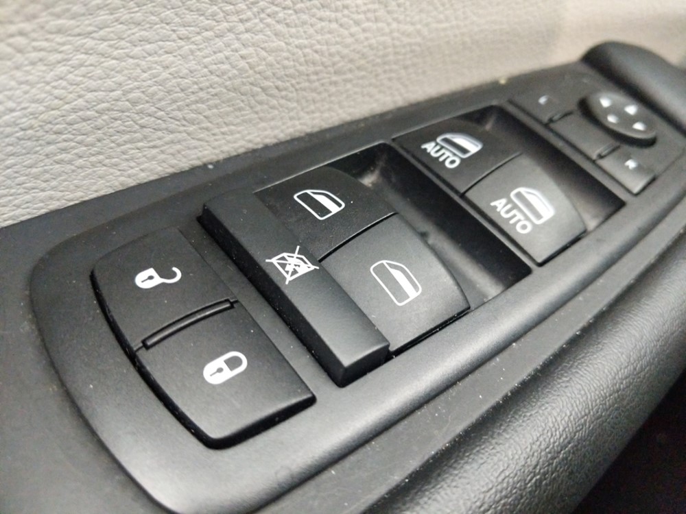 2018 Chrysler Pacifica - Driver Power Windows/Lock Control