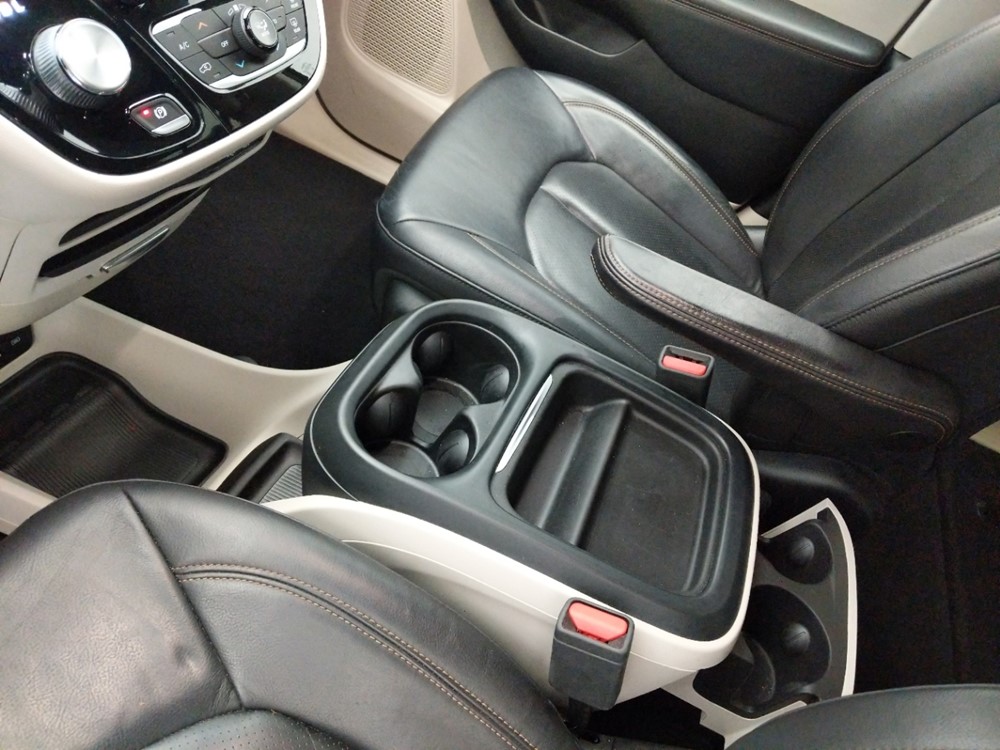 2018 Chrysler Pacifica - Center Console/Cup Holders