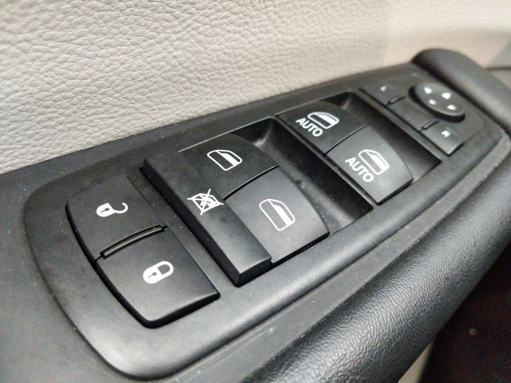 2018 Chrysler Pacifica - Driver Power Windows/Lock Control