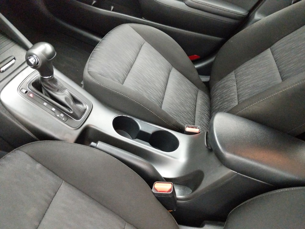 2016 Kia Forte - Center Console/Cup Holders