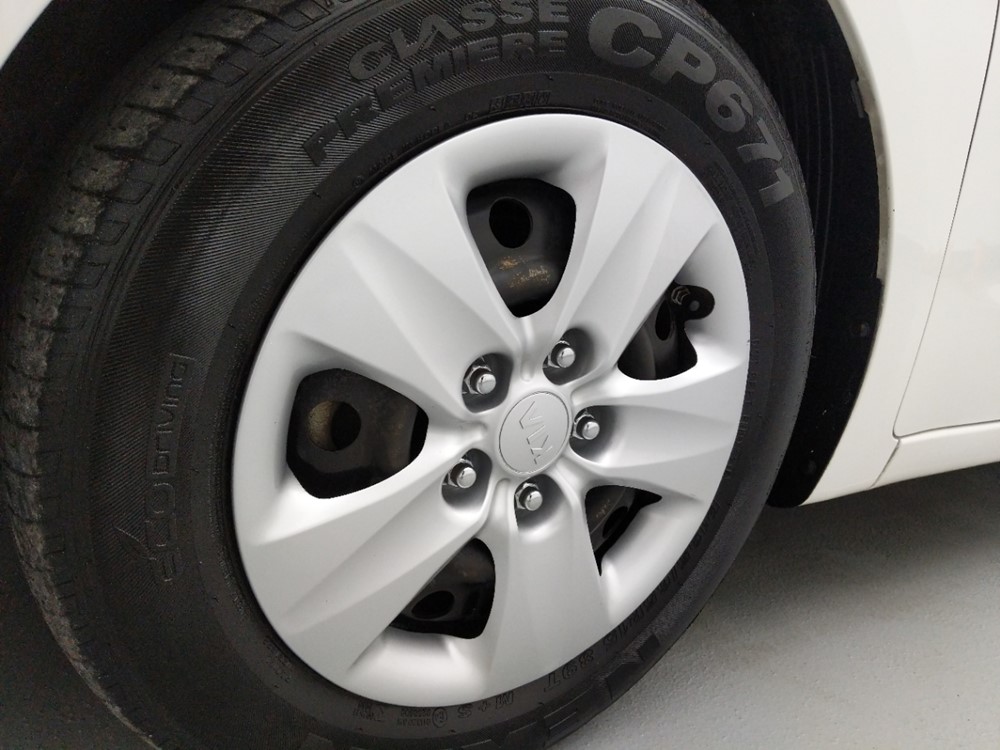 2016 Kia Forte - Wheel
