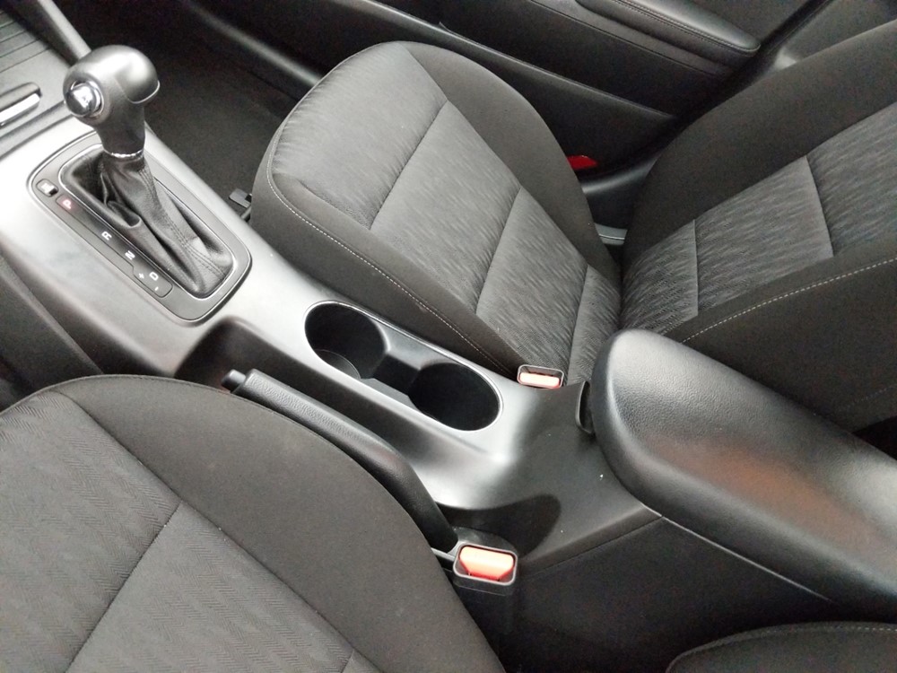 2016 Kia Forte - Center Console/Cup Holders