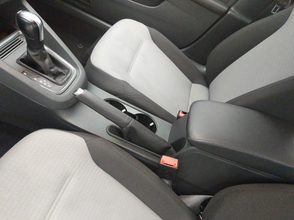 2018 Volkswagen Jetta - Center Console/Cup Holders