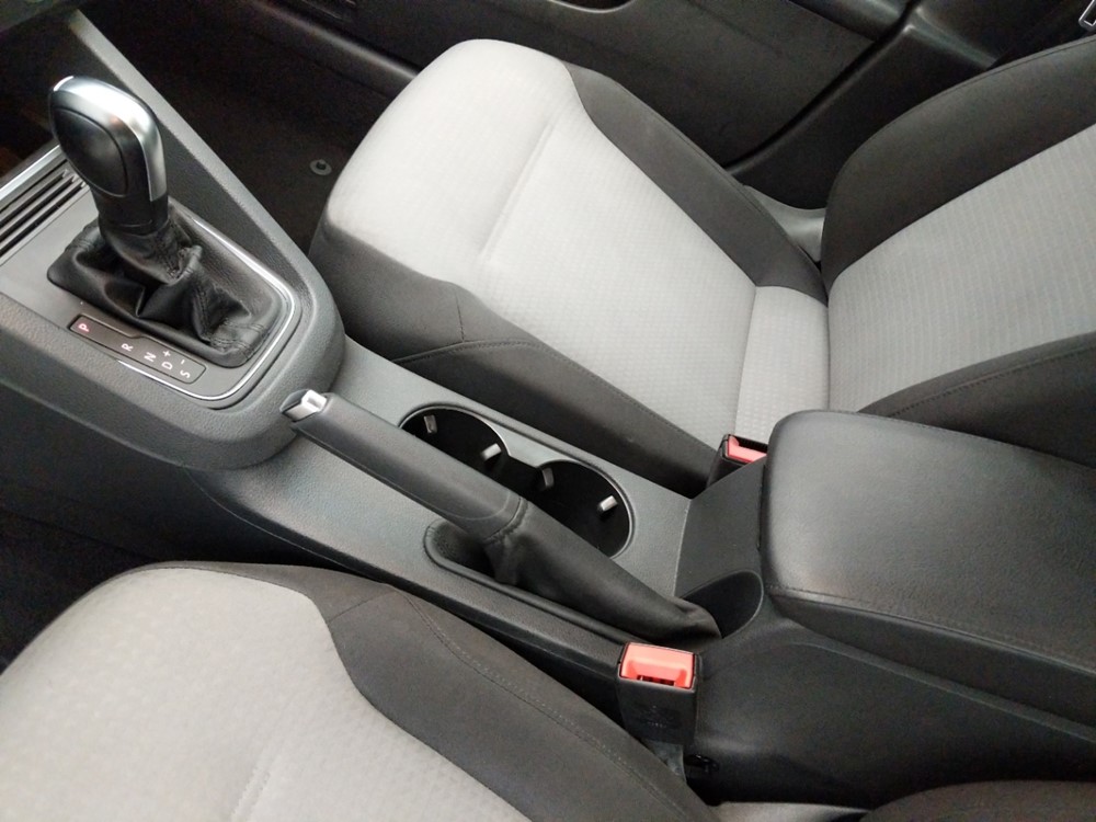 2018 Volkswagen Jetta - Center Console/Cup Holders