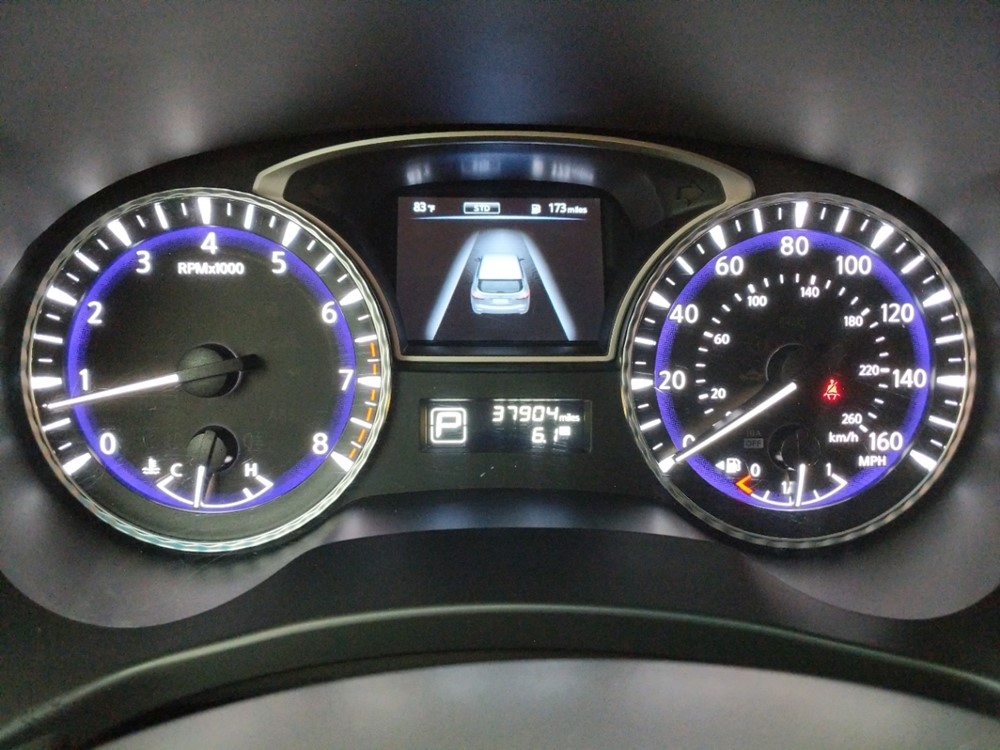 2015 INFINITI QX60 - Odometer Close Up